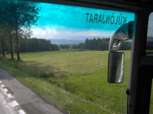 Táj a busz ablakából
