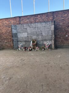 A kivégzőfal Auschwitz I-ben